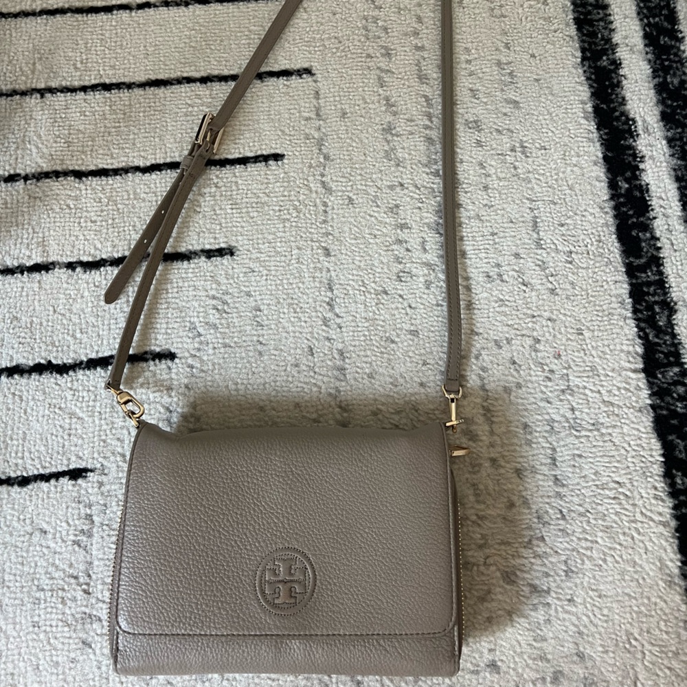 Tory Burch Bombe Flat Wallet Crossbody